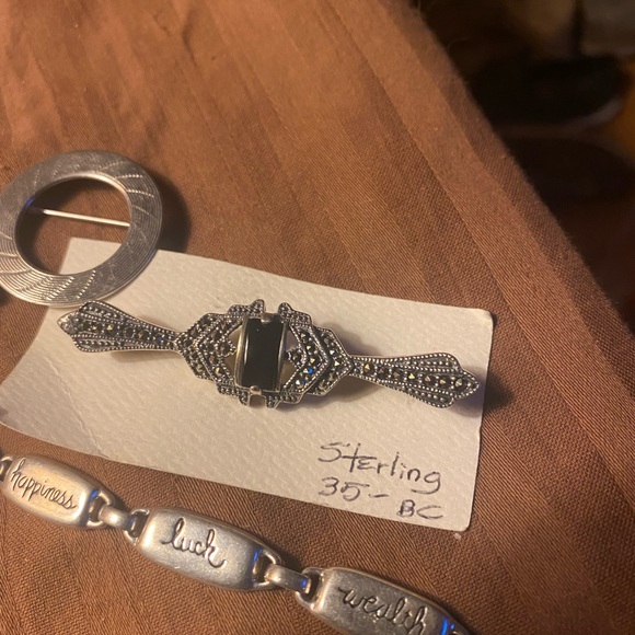 Nice lot of Sterling silver bracelet and Sterling pins - Picture 5 of 5